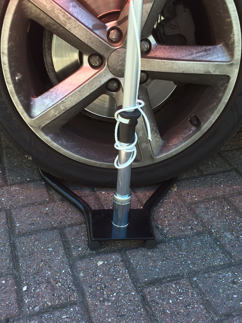 Small teardrop flag with drive on car base